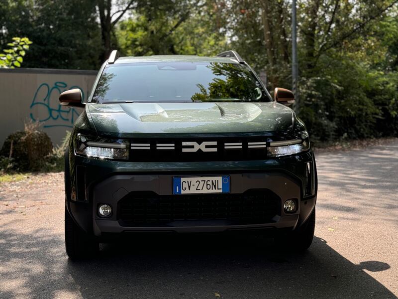 Dacia Duster Hybrid 2024: guarda la gallery del SUV con consumi da citycar 13