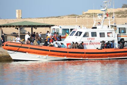 Lampedusa,sbarcano altri 166 clandestini 6