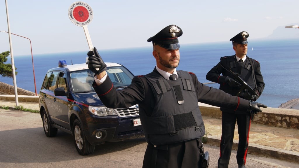 Minacce, violenze e l'auto bruciata: applicato il "codice rosso" allo stalker