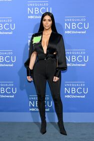 Kim Kardashian, topless e capelli rosa sui social 9