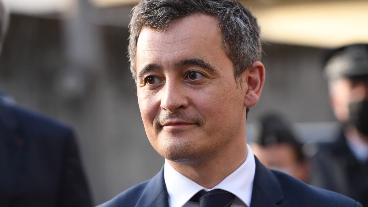 Chi è Gerald Darmanin, il ministro francese che "imbarazza" Parigi