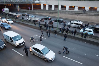 Guerriglia a Parigi contro Uber 6