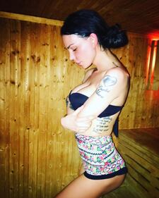 Nina Moric nuda, lo scatto di 10 anni fa senza tatuaggi 3