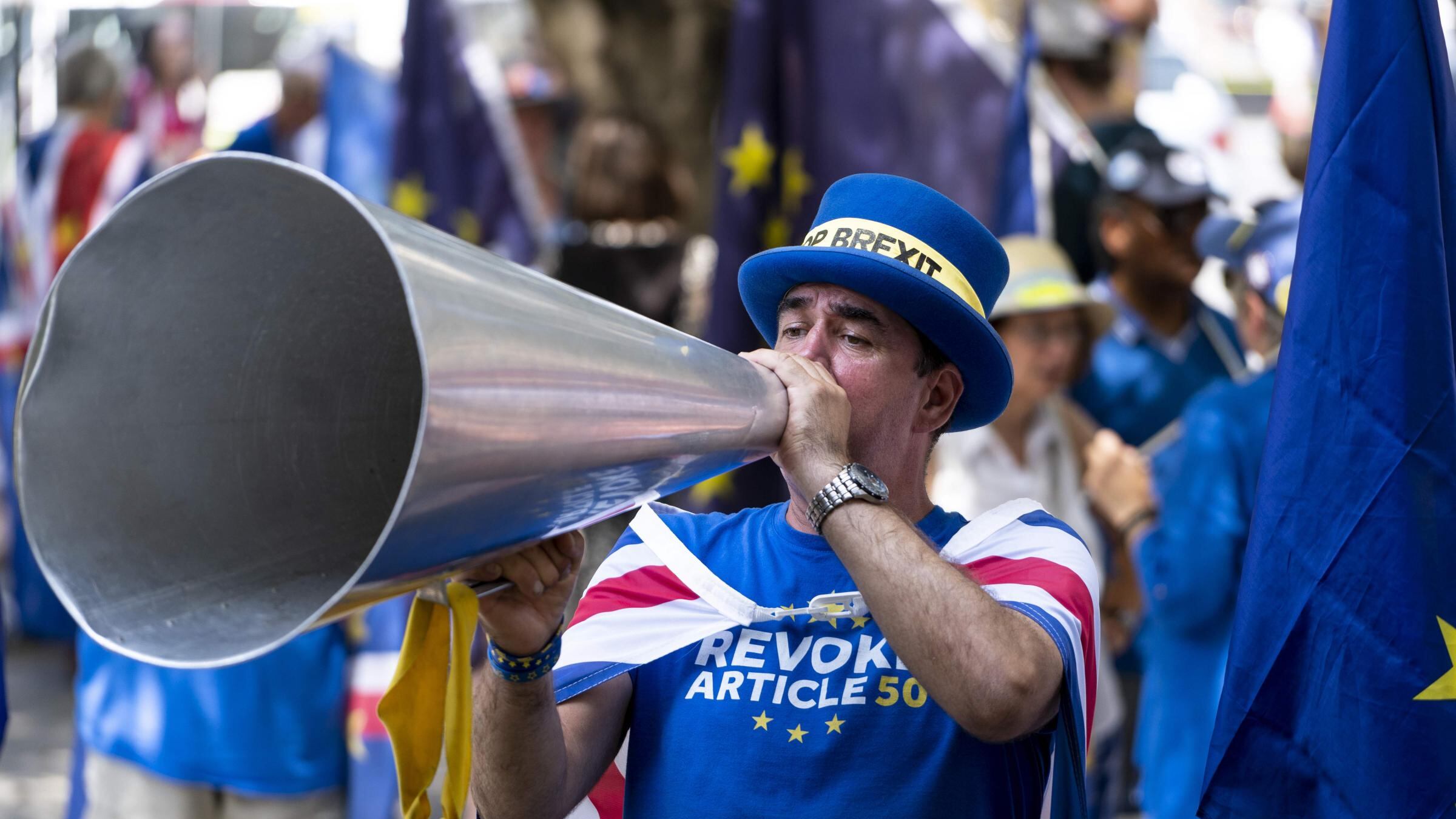 Brexit, stop alla libera circolazione. E a Londra è bufera sul principe Andrea