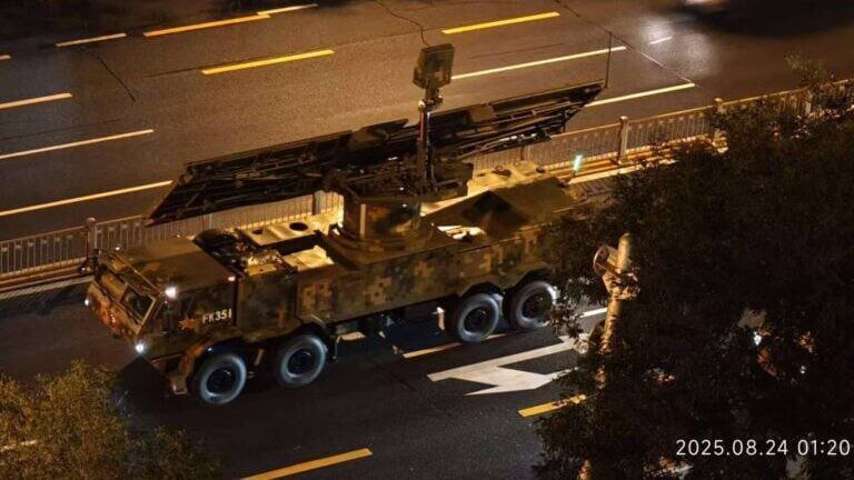 La Cina schiera l’arma anti-droni a microonde: così la tecnologia Hpm abbatte gli sciami