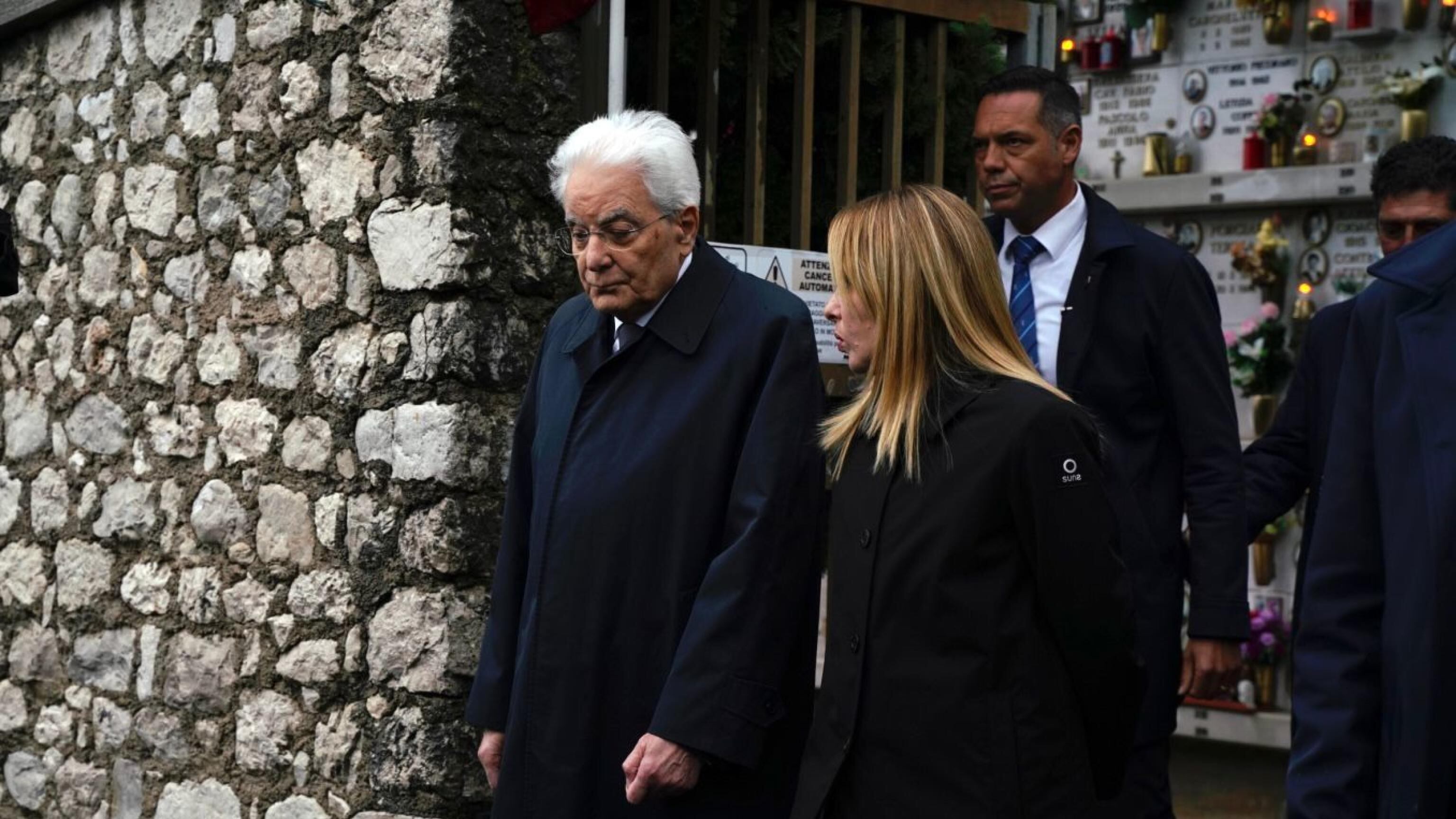 Mattarella: "La tenacia di una comunità prevalse sulla distruzione". Meloni: "Ricostruzione modello per l'Italia intera"