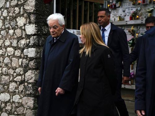Mattarella: "La tenacia di una comunità prevalse sulla distruzione". Meloni: "Ricostruzione modello per l'Italia intera"