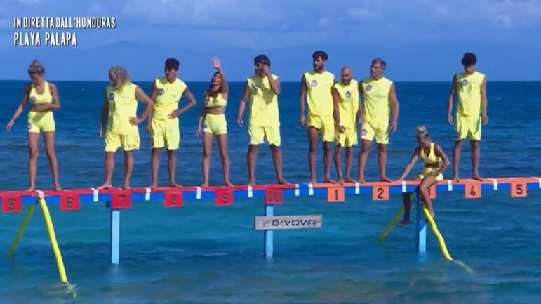 Malore all'Isola dopo la prova: "Ha avuto un mancamento"