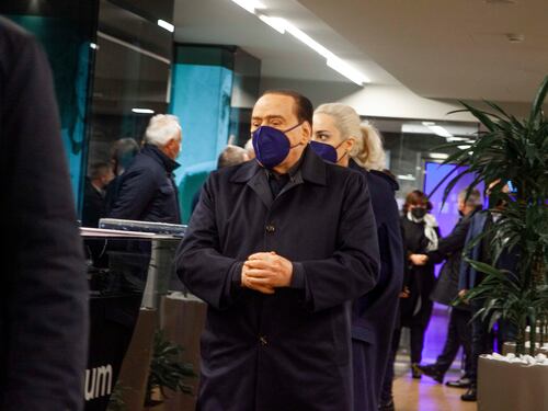 Berlusconi parla con Putin e ringrazia gli italiani: "Uniti per riaprire il Paese"