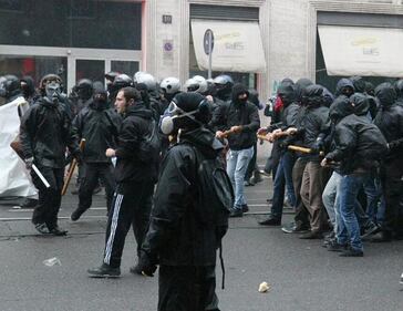 Ecco i volti dei black bloc 8