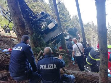 Stresa, cede il cavo e la funivia precipita nel vuoto 1