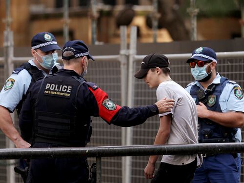 Cosa è successo nella città dove non c'è la polizia
