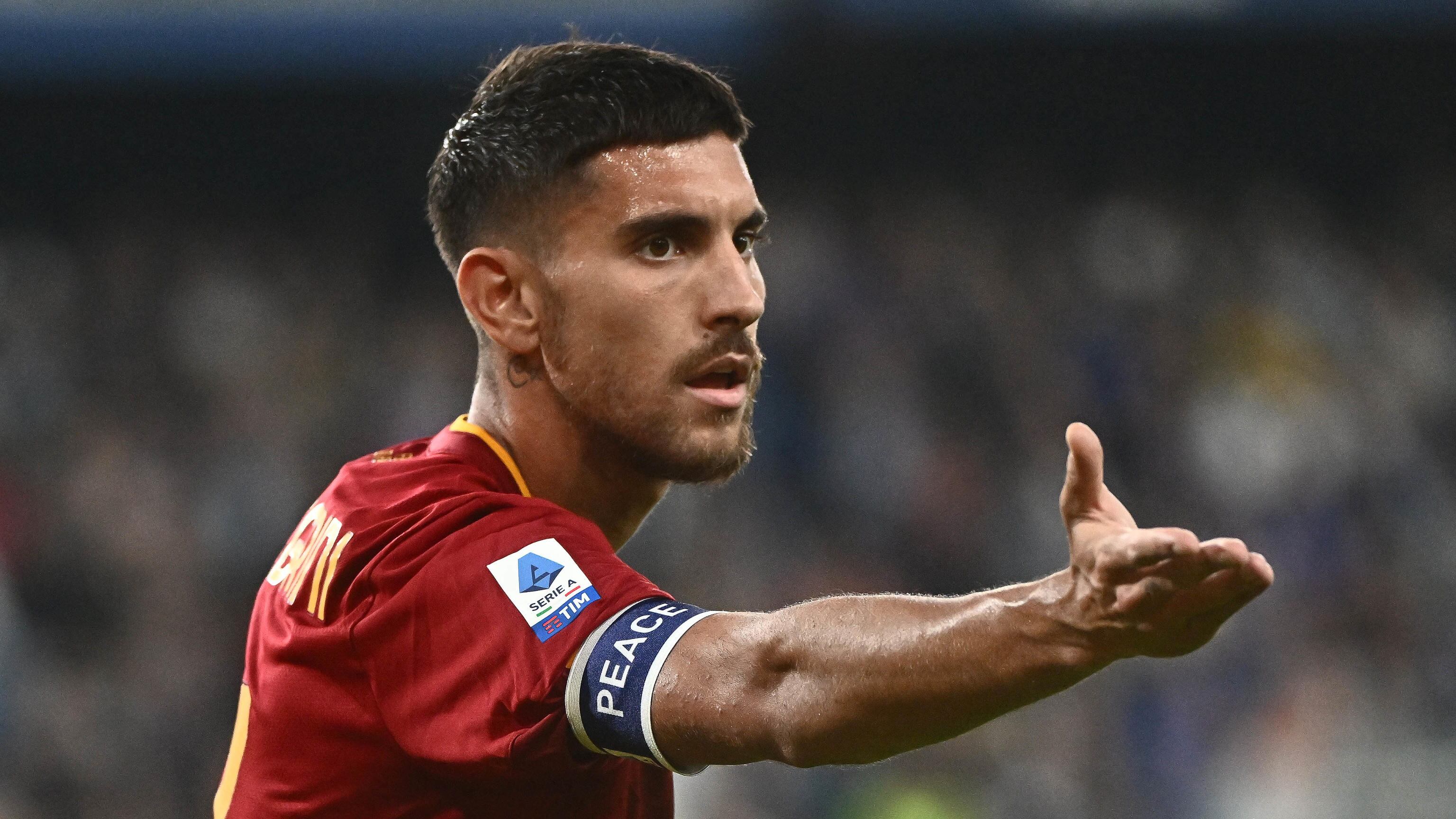 Corona: "Pellegrini stalker". La replica: "Notizie inventate"