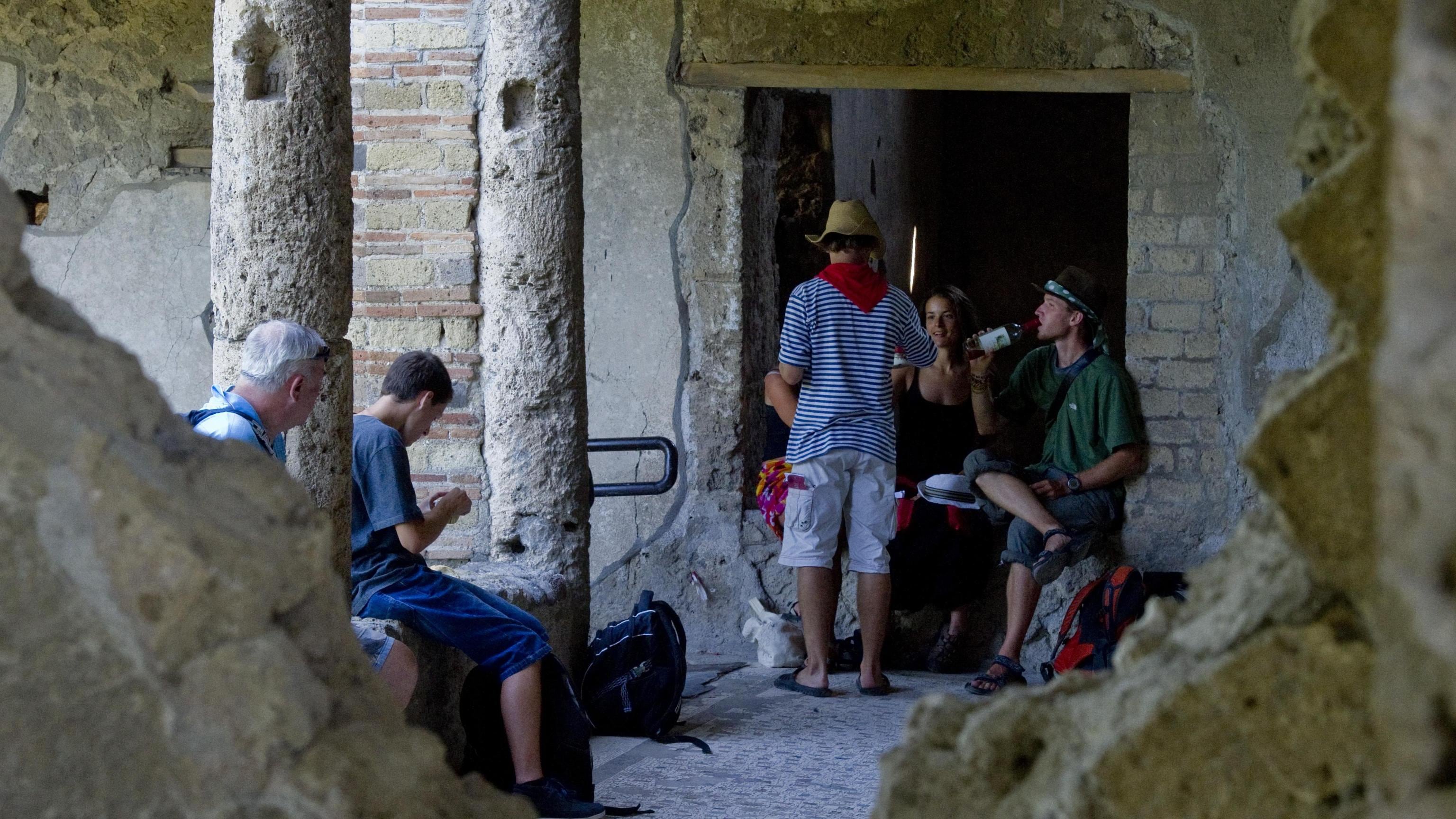 Archeologia, nuovi crolli a Pompei. Ma l'Italia obbedisce all'ultimatum Unesco