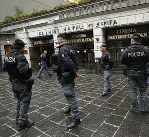 Scritte contro Salvini a Napoli 2