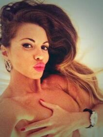 Instagram e Twitter, tra le vip spopola il "selfie" nudo 5