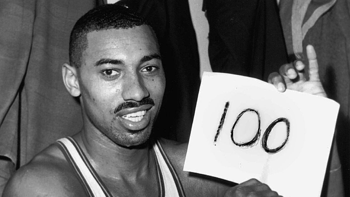 Wilt Chamberlain e quei 100 (inarrivabili) punti in una gara Nba