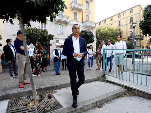 Dai cordoli ai murales, piazza Gramsci da rifare. E il Pd striglia la giunta
