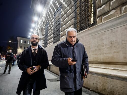 Papà Salis ingrato: "Non fanno niente"