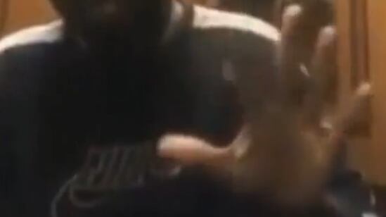 Il filmato choc dello straniero: 'Virus, uccidi Salvini e razzisti'