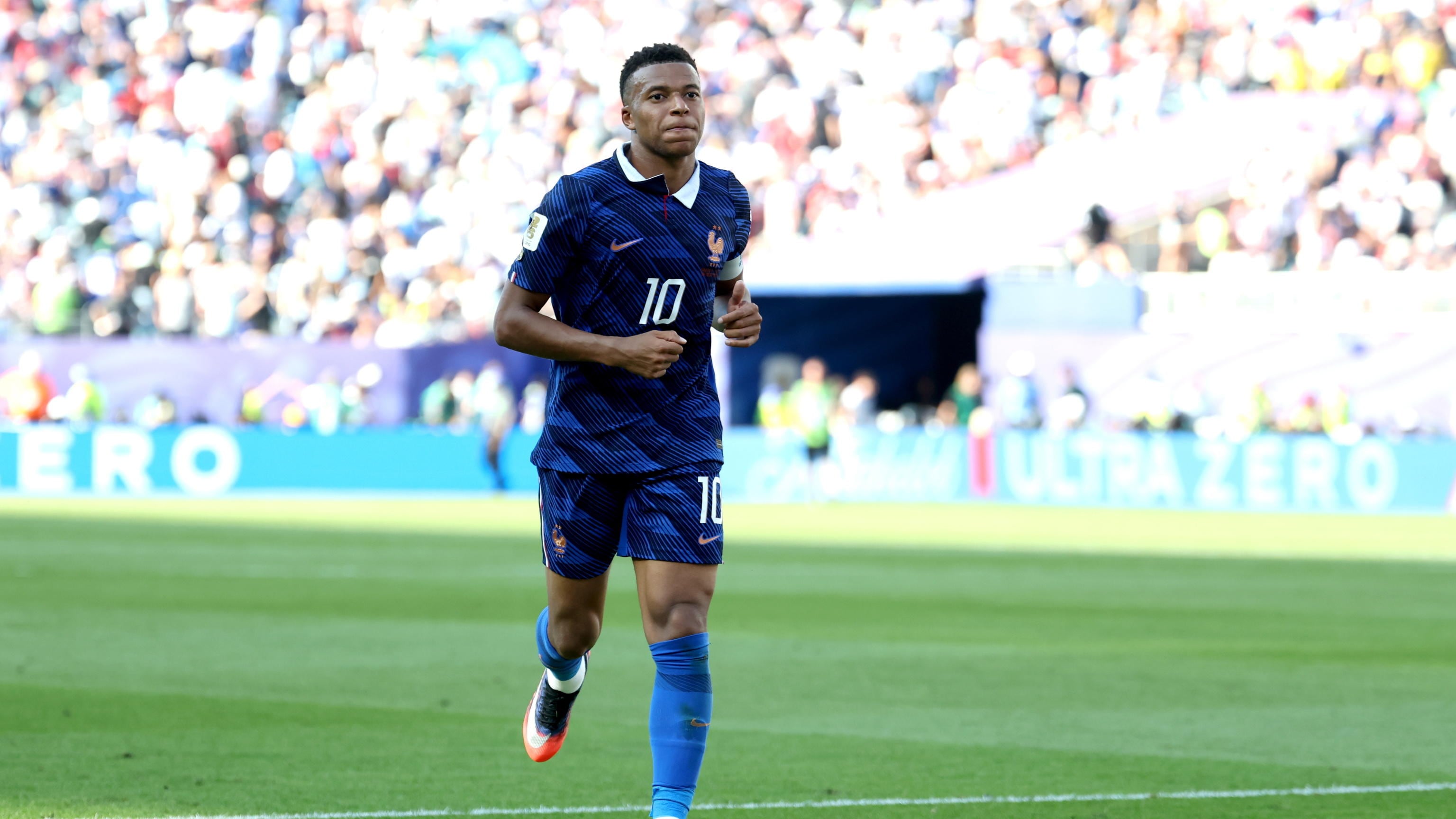 "Camerunense colonizzato che si finge francese", insulti razzisti a Mbappé dalla senatrice paraguaiana