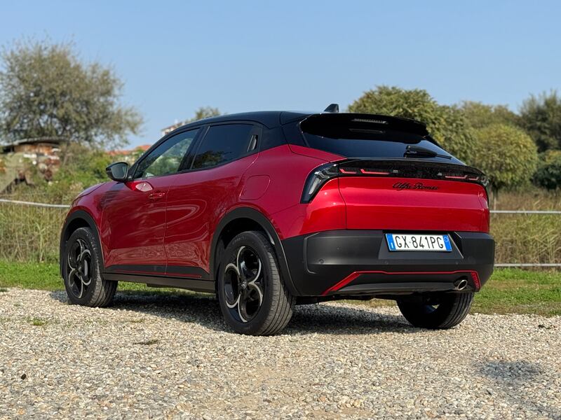 Alfa Romeo Junior Q4: guarda la gallery del B SUV elettrificato e a trazione integrale 1
