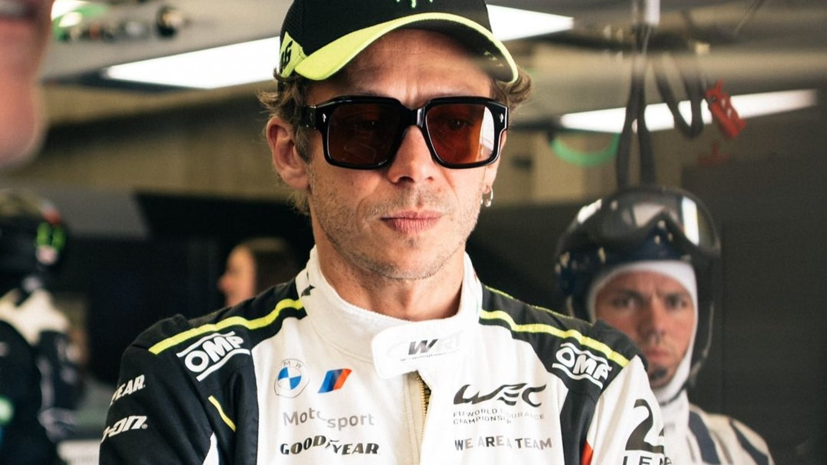 Valentino Rossi contro la compagna del padre: "Ha preso 200mila euro dal suo conto"