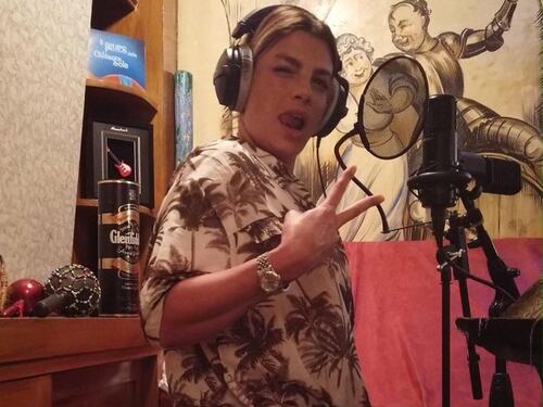 Emma Marrone commossa per il suo nuovo singolo