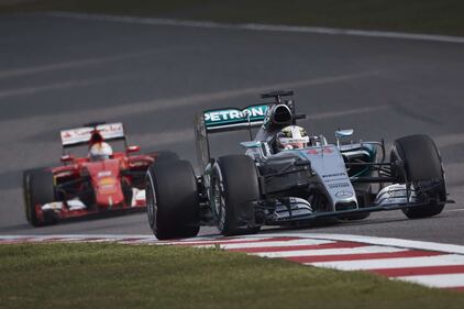 Super Hamilton, pole position a Shanghai 20