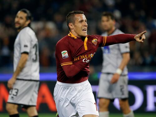 La Roma stende l'Atalanta e tiene la Signora sulle spine