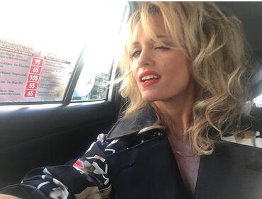 Justine Mattera, sexy pole dance 9
