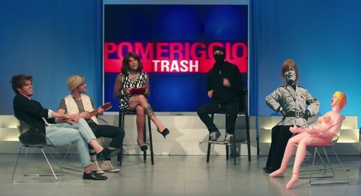 Fedez, il video di "Non c'è due senza trash" contro Barbara D'Urso 20