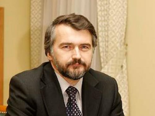 Putin silura il banchiere critico e incarcera chi chiede la pace