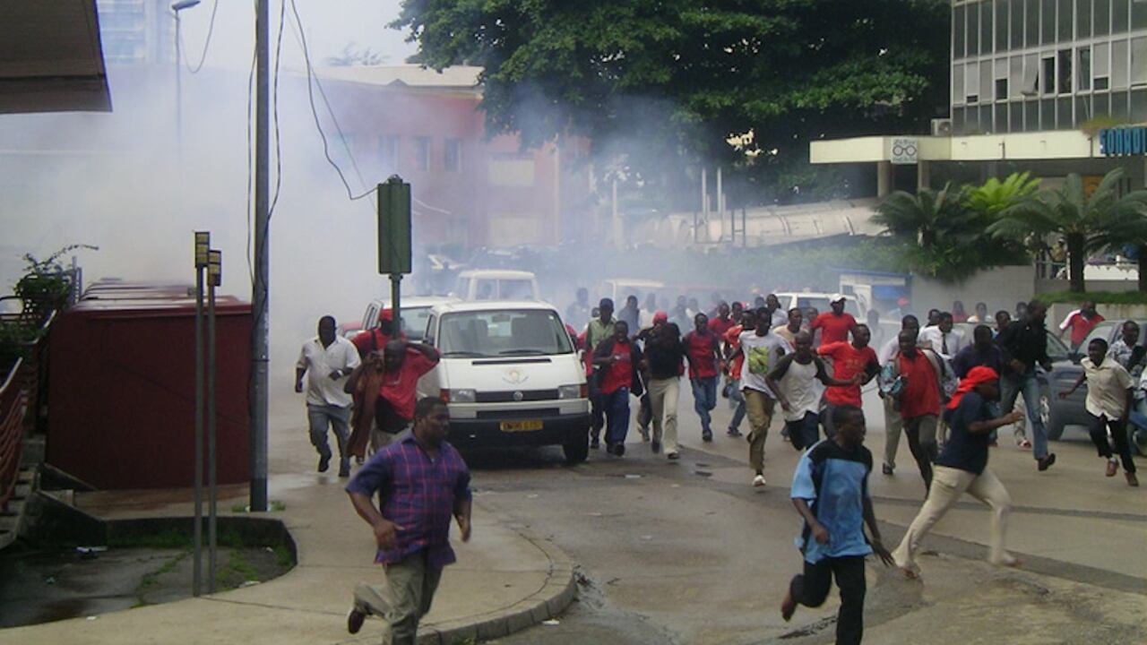 Il Gabon sull'orlo della guerra civile Quasi 200 italiani «ostaggi» degli scontri
