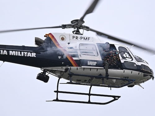 Polizia connivente, scontro coi militari