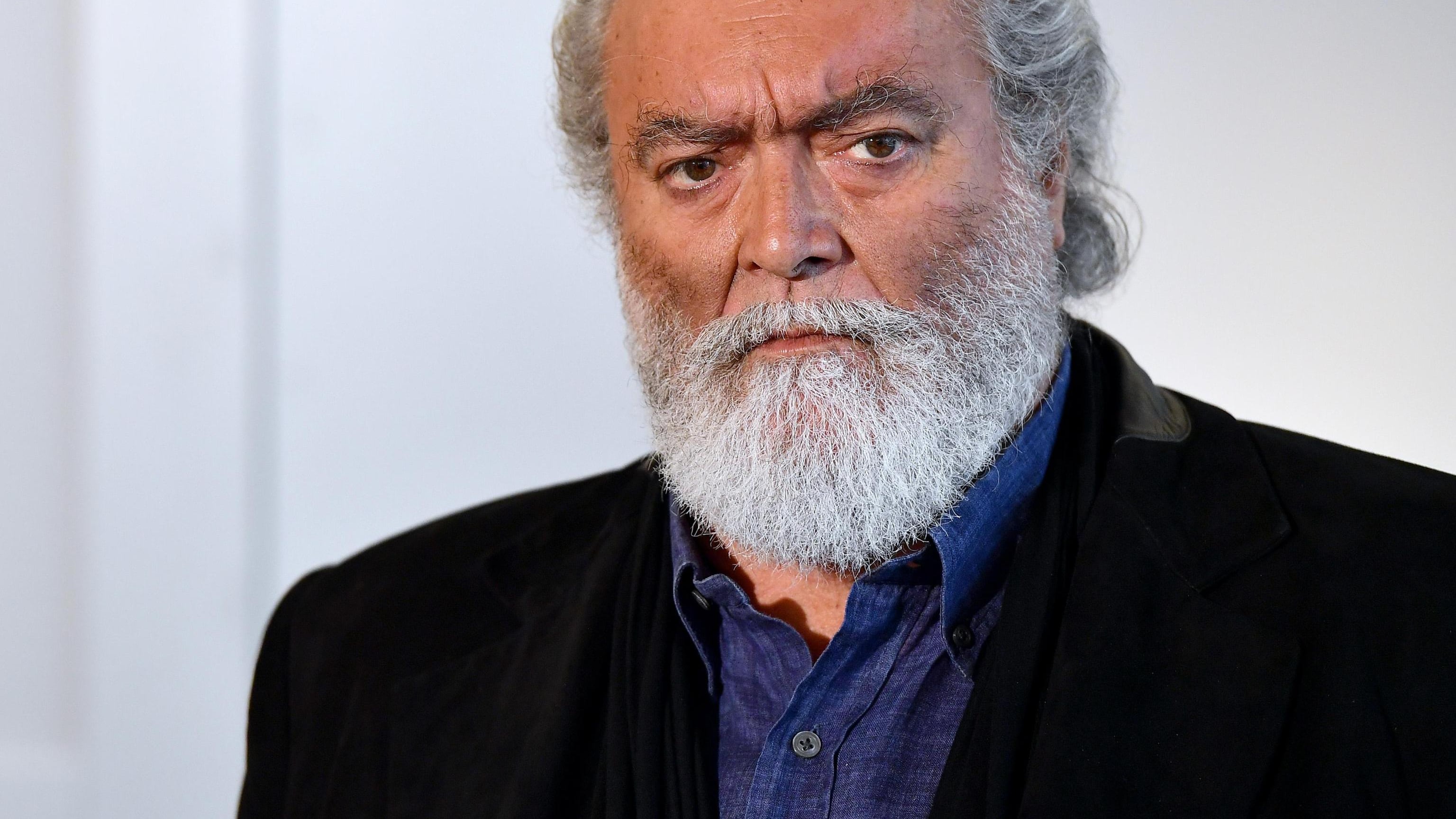 Diego Abatantuono, in vendita la sua villa: 400 metri, palestra con bagno turco, piscina a sfioro e un prezzo folle
