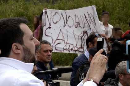 Striscione al campo nomadi: "Non vogliamo Salvini" 8