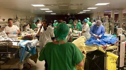 Attacchi a Parigi, la foto dell'ospedale Saint Louis dopo gli attentati
