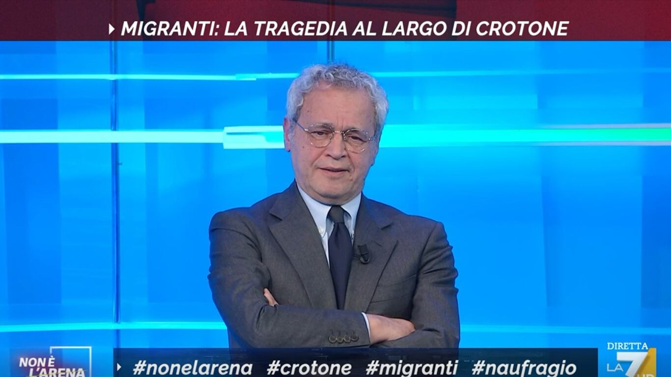 "Affermazioni false", "È una minaccia". Duro scontro a distanza tra Piantedosi e Mentana