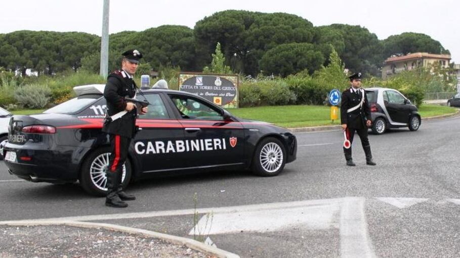 Milano, marocchino terrorizza passanti con un coltello in mano