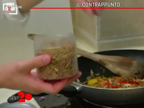 "L'Europa ci offre biscotti di vermi": scoppia la bufera in Rai