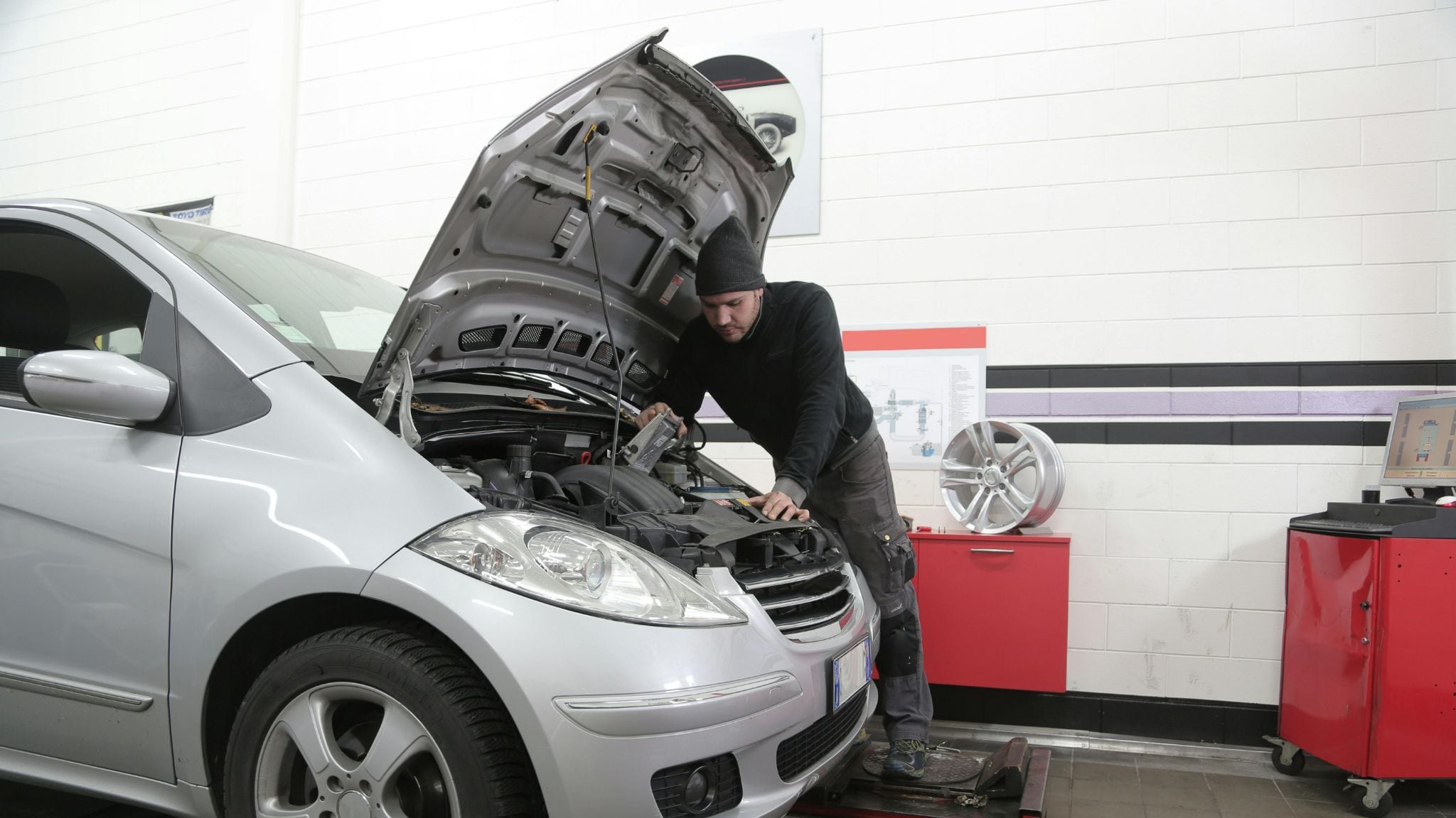 Giro di vite dell'Unione Europea sulle revisioni: perché con le nuove regole molte auto rischiano lo stop