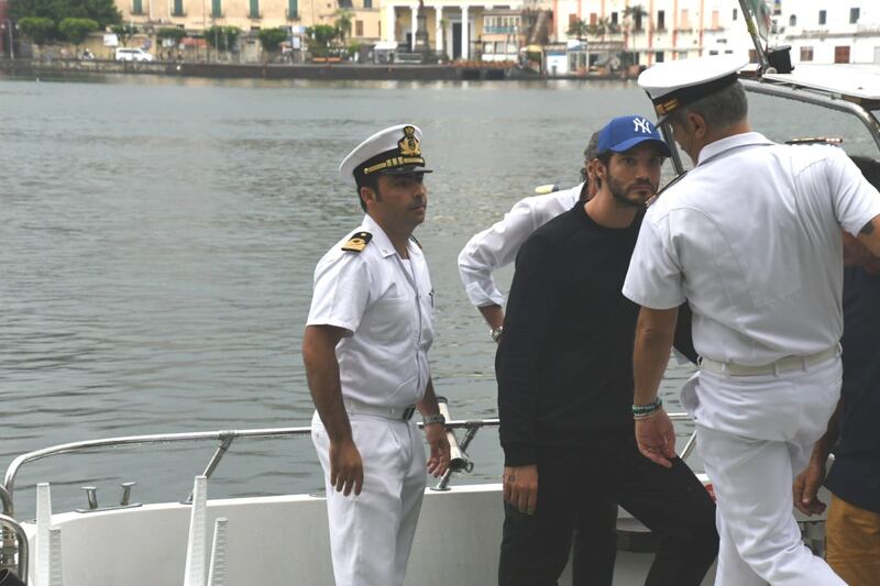 Capitan De Martino, prende il largo 12