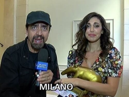 Belen riceve il tapiro e si lascia scappare una frase hot: "Non mi serve solo un cuore"