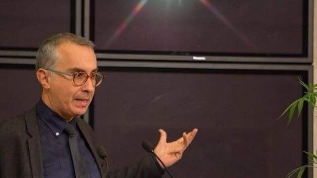 "Niente vaccino, sono vegano". L'idea (folle) di Ciampolillo per Conte