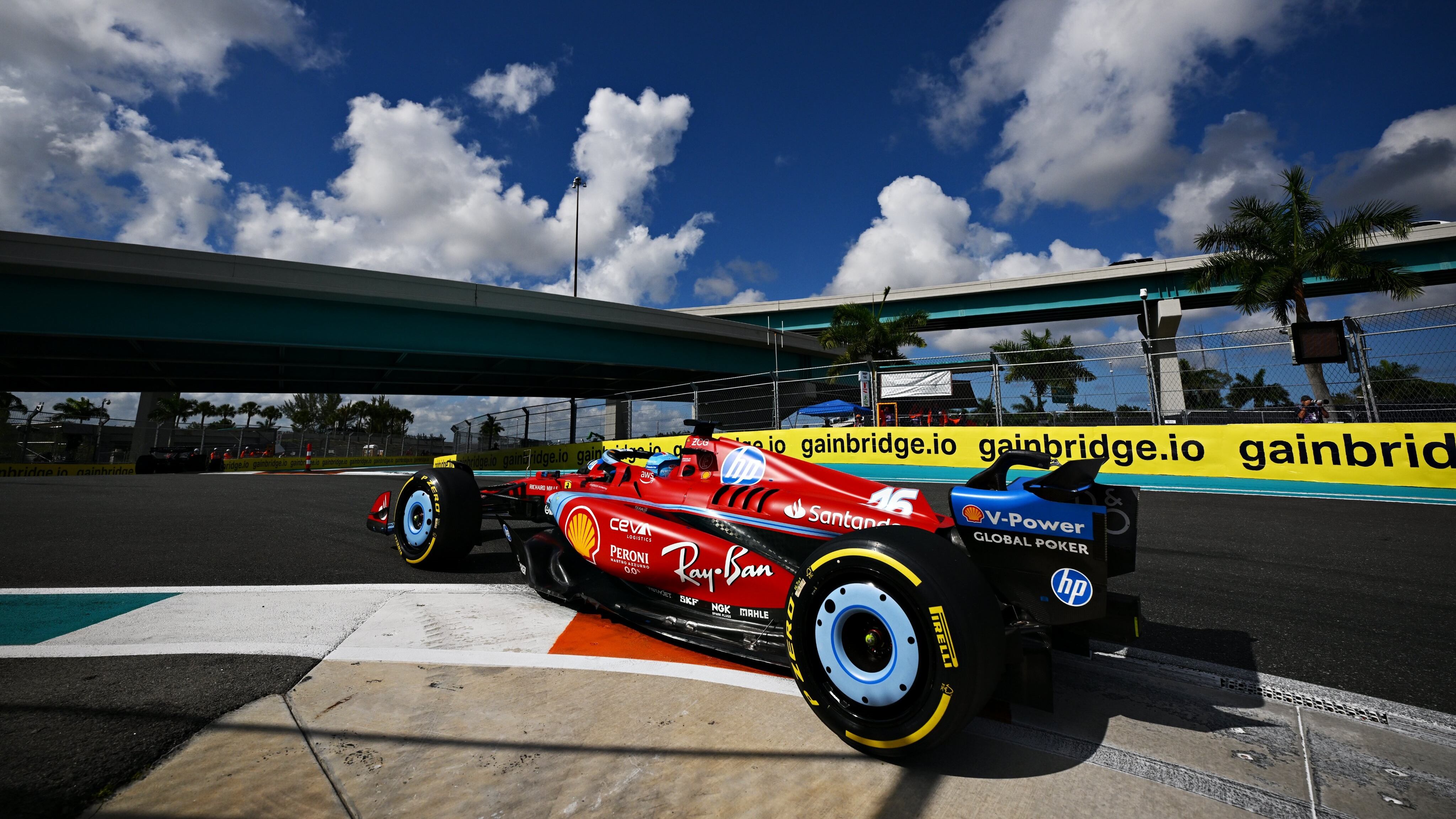 F1, pole a Miami per Verstappen. Leclerc e Sainz subito dietro