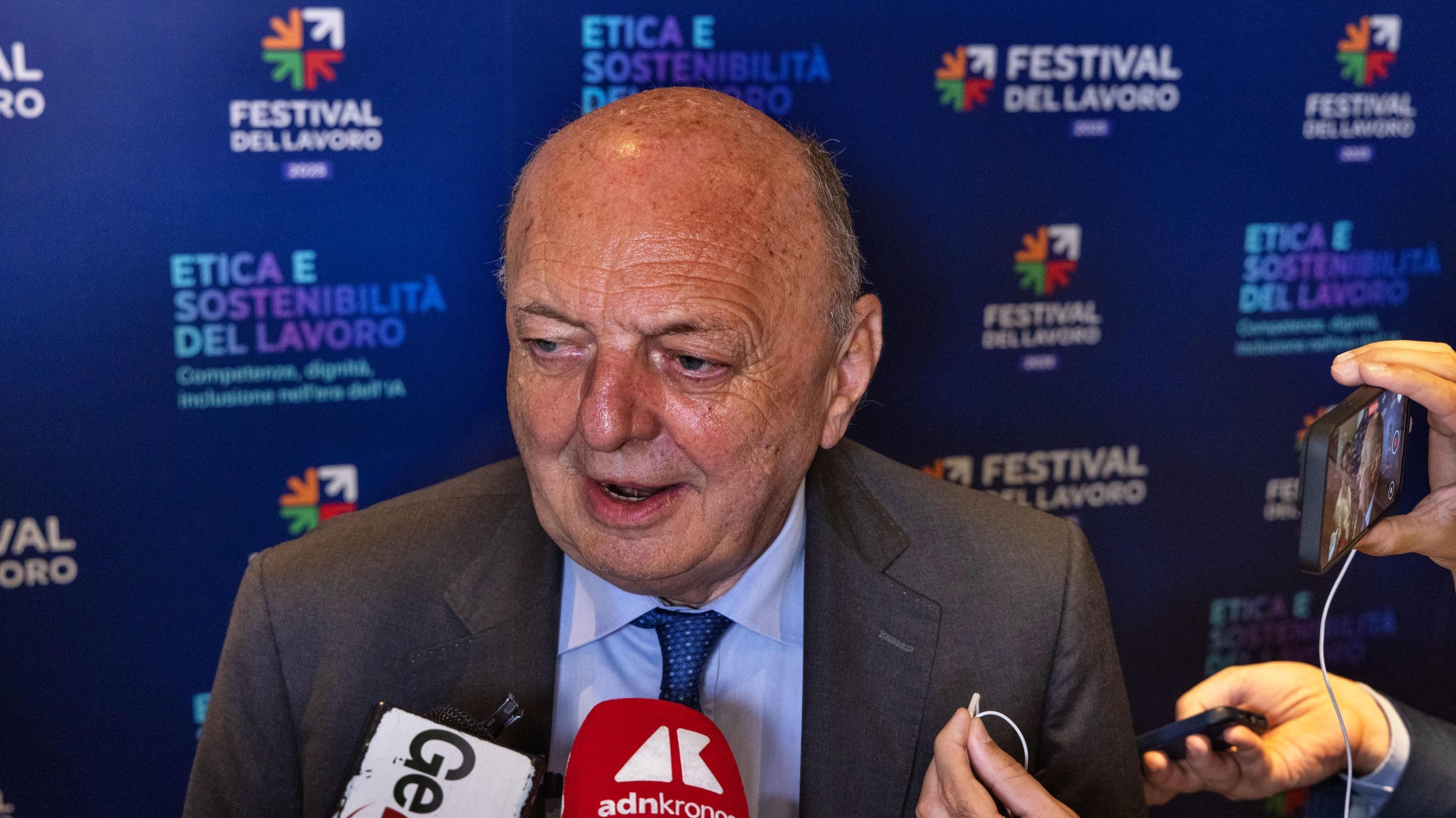 Dl bollette, ok alla fiducia. Proroga per il taglio accise