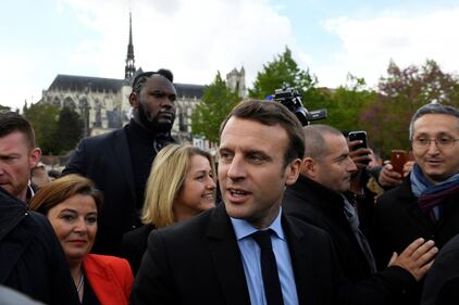 Macron contestato dagli operai Whirlpool 5