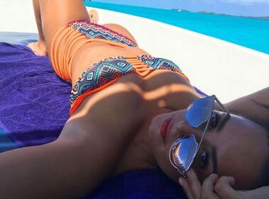 Demi Lovato sensuale in piscina 7
