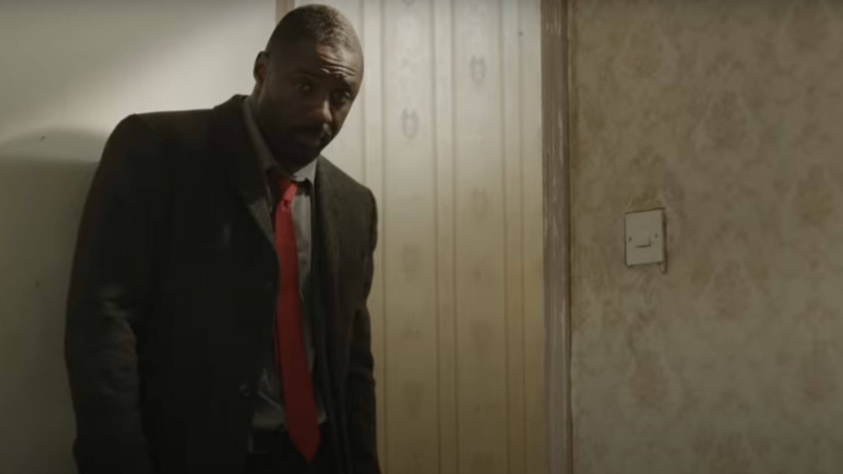 "Luther non è abbastanza nero", la follia della Bbc